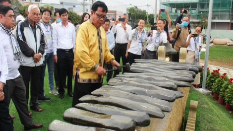 Bến Tre lắp đặt 13 bộ đàn đá lớn nhất Việt Nam (26/1/2021)