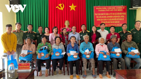 THỜI SỰ 21H30 ĐÊM 19/12/2021: Đẩy mạnh chăm lo Tết cho người nghèo, người có hoàn cảnh khó khăn tại các địa phương.