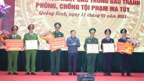 Trao thưởng cho Bộ đội biên phòng Quảng Bình thực hiện thành công Chuyên án QB920