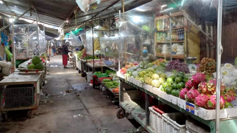 Nhiều chợ vắng người trong ngày đầu hoạt động trở lại (1/10/2021)