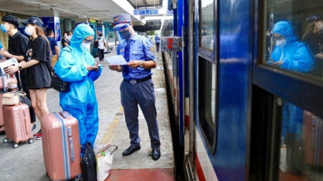 THỜI SỰ 12H TRƯA 31/10/2021: Từ hôm nay, hành khách đi tàu hỏa chỉ khai báo di chuyển trên ứng dụng PC-COVID mà không cần khai theo mẫu phiếu thông tin hành khách