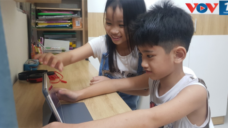 TPHCM: Gia đình nghèo ngóng gói vay 3.500 tỷ mua máy tính cho con học online (15/10/2021)
