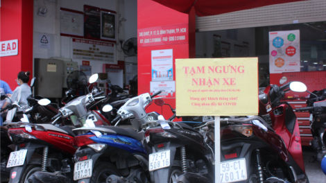 TPHCM: Dịch vụ sửa xe máy tấp nập trong hai ngày cuối tuần (3/10/2021)