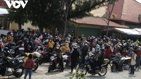 Giải pháp nào để tổ chức đưa đón, đảm bảo an sinh cho người lao động về quê tự phát? (7/10/2021)