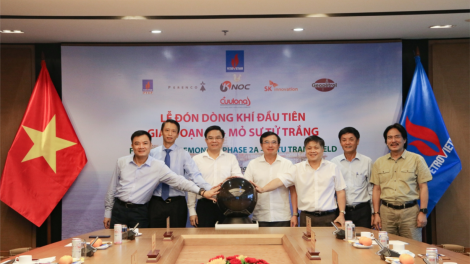 Petrovietnam đón nhận dòng khí đầu tiên Giai đoạn 2A, mỏ Sử Tử Trắng (18/06/2021)
