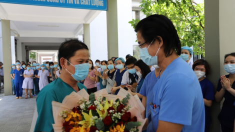 Đà Nẵng tăng cường thêm 50 y, bác sĩ  vào thành phố Hồ Chí Minh hỗ trợ chống dịch (02/10/2021)