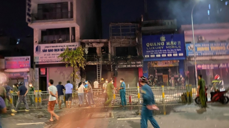 4 người thoát nạn, 1 người tử vong trong vụ cháy nhà ở quận Tân Phú đêm 3/10 (04/10/2021)