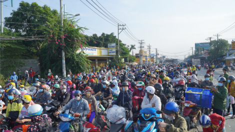 Chốt phương án hướng dẫn người dân ra, vào TP.HCM (02/10/2021)