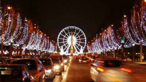 Pháp: Đại lộ Champs Élysées rực sáng chào đón mùa Giáng sinh (22/11/2021)