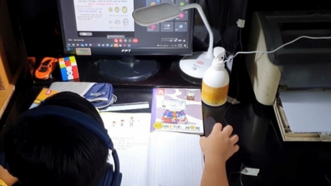 Thầy và trò ở Cần Thơ nỗ lực dạy, học trực tuyến (8/11/2021)