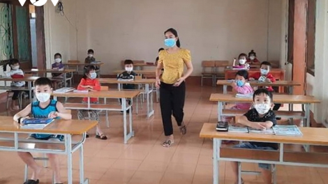 THỜI SỰ 12H TRƯA 19/11/2021: Những  lớp học trong khu cách ly giúp học sinh là F1 vẫn được lên lớp học tập tại tỉnh Quảng Bình