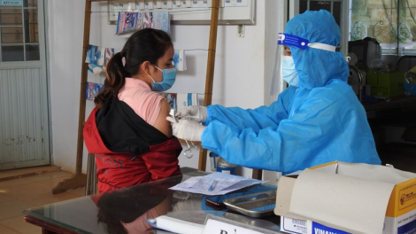 Kon Tum: Đạt mục tiêu tiêm phủ vaccine COVID-19 cho người trên 18 tuổi trong tháng 11 (20/11/2021)