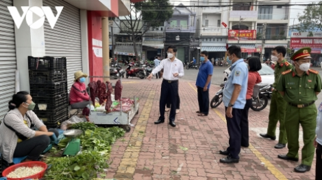 Tịch thu tang vật, phương tiện các trường hợp lấn chiếm vỉa hè, lòng đường để kinh doanh (15/11/2021)