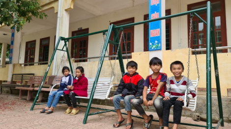 Bó hoa rừng tặng cô và những câu chuyện xúc động ở lớp học trên đỉnh Trường Sơn (19/11/2021)