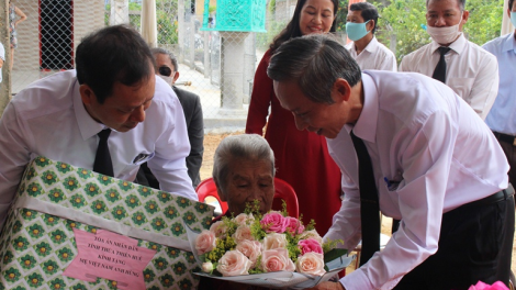 Nhiều việc làm tình nghĩa chăm lo người có công với cách mạng (09/11/2021)