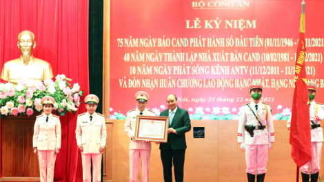 Chủ tịch nước Nguyễn Xuân Phúc dự kỷ niệm 75 năm Báo Công an nhân dân phát hành số đầu tiên (23/12/2021)