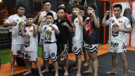 Cha mẹ đồng hành cùng con trẻ trong tập luyện tập thể thao (30/12/2021)