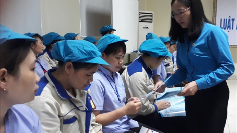 Công đoàn: bạn tâm giao của công nhân, người lao động (25/12/2021)