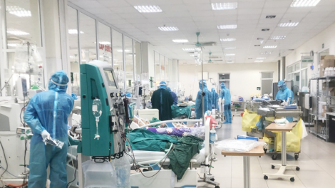 THỜI SỰ 18H CHIỀU 13/12/2021: Các cơ sở điều trị bệnh nhân Covid 19 tại  Hà Nội đang quá tải