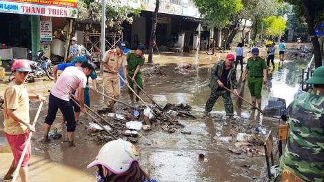 Mưa lũ tại Phú Yên: Nước rút đến đâu, hậu quả hiện ra đến đó (4/12/2021)