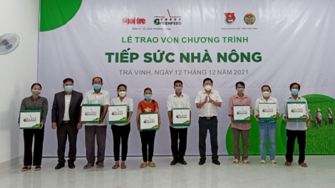 Nông dân Trà Vinh nhận vốn hỗ trợ từ Chương trình “Tiếp sức nhà nông” (12/12/2021)