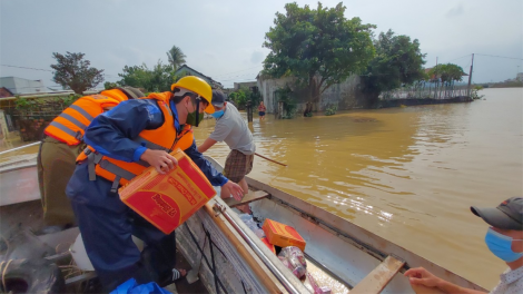 Các tỉnh Miền Trung ứng phó với mưa lũ, khôi phục sản xuất ( 2/12/2021)
