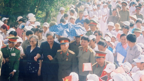 Đại tướng Võ Nguyên Giáp luôn hết lòng vì Nhân dân (14/12/2021)