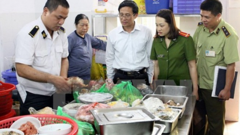 Gần 180 cơ sở sản xuất, kinh doanh thực phẩm bị xử phạt hành chính trong dịp Tết Nguyên đán (23/2/2021)
