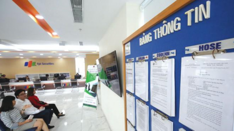 UB chứng khoán yêu cầu Công ty cổ phần phải đăng ký Công ty đại chúng theo tiêu chuẩn mới của Luật chứng khoán (5/2/2021)