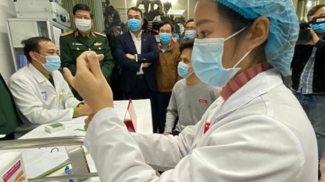 THỜI SỰ 12H TRƯA 23/2/2021: Bộ Y tế công bố 18 triệu 300 nghìn người thuộc 11 nhóm ưu tiên tiêm vaccine COVID-19