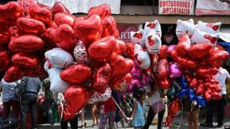 Valentine thời Covid-19: “Em có muốn cách ly cùng anh không?” (13/2/2021)