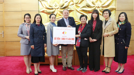 Trao hơn 1 tỷ đồng từ cuộc Chạy vì trẻ em Hà Nội cho các đơn vị thụ hưởng (04/03/2021)