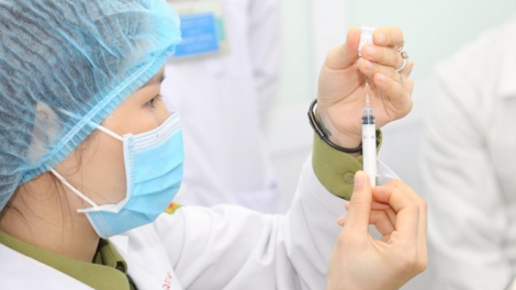 THỜI SỰ 12H TRƯA 5/3/2021: Dự kiến ngày 8/3 những liều vắc xin phòng COVID-19 đầu tiên sẽ được tiêm cho người dân.