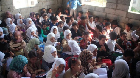 Cậu bé khiếm thị truyền cảm hứng học tập cho các em nhỏ vùng chiến sự Yemen (1/3/2021)