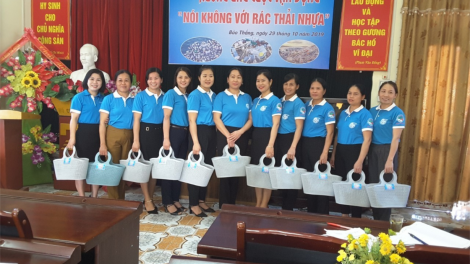 Phụ nữ Lào Cai dùng làn nhựa để giảm...rác thải nhựa (06/03/2021)