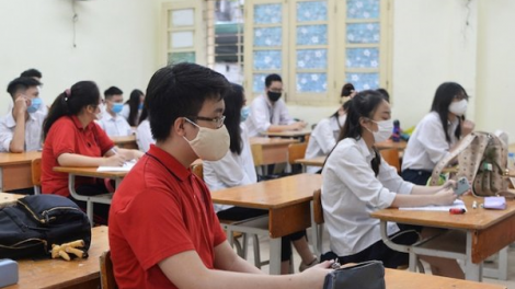 Đặc cách miễn thi cho các bạn bị cách ly được tuyển thẳng vào lớp 10 công lập, liệu có công bằng? (17/5/2021)