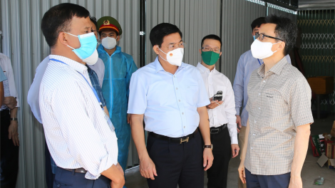 Phó Thủ tướng Vũ Đức Đam kiểm tra một số điểm cách ly, phong toả ở Bắc Giang (26/05/2021)