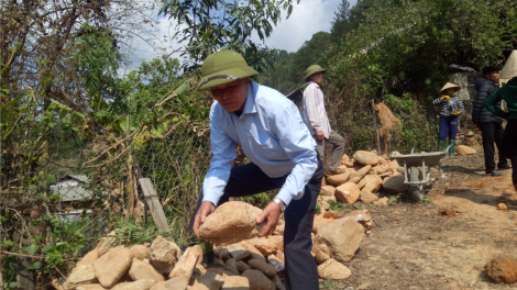 Bí thư đảng ủy xã và những chương trình " không đồng" vì dân (19/5/2021)