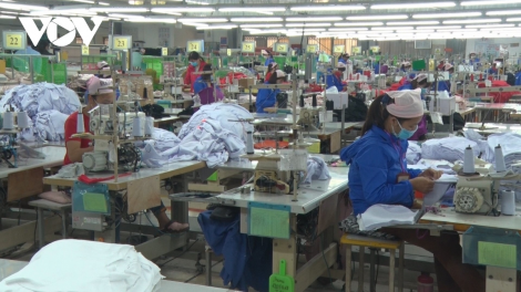 THỜI SỰ 21H30 ĐÊM 21/5/2021: Các doanh nghiệp bảo đảm an toàn vệ sinh dịch tễ sớm trở lại hoạt động.
