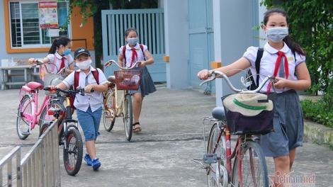 Học sinh Hà Nội nghỉ hè sớm, nhiều phụ huynh băn khoăn (17/05/2021)