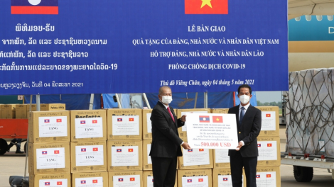 THỜI SỰ 12H TRƯA 04/05/2021: Việt Nam trao tặng 500.000 USD, vật tư, thiết bị y tế và cử chuyên gia hỗ trợ Lào chống dịch Covid 19