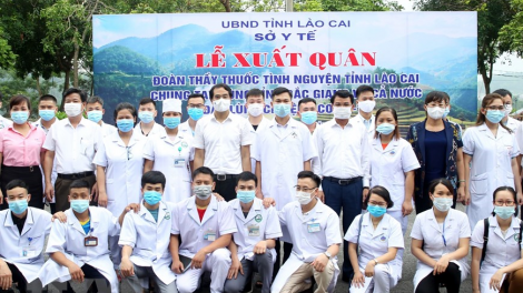 30 y bác sĩ Lào Cai lên đường chi viện cho “tâm dịch” Bắc Giang (28/05/2021)
