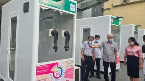 Buồng lấy mẫu xét nghiệm di động tiếp sức cho tuyến đầu chống dịch (7/6/2021)