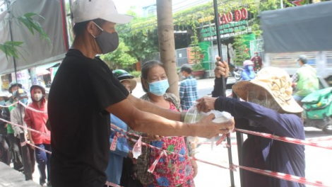 TPHCM: Lan tỏa tình yêu thương trong tâm dịch (26/6/2021)