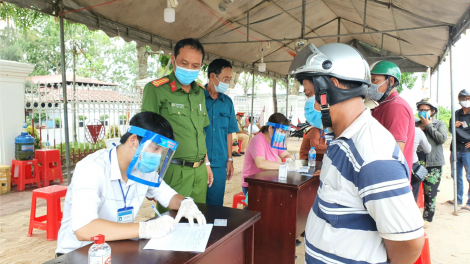 Cần Thơ: Người dân ủng hộ, phối hơp với Trạm kiểm soát dịch  (5/6/2021)