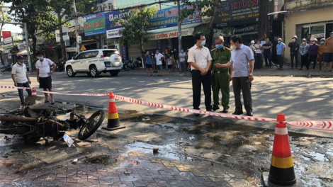 Chủ tịch UBND tỉnh Quảng Ngãi thăm hỏi, hỗ trợ gia đình 4 nạn nhân chết trong vụ cháy (05/06/2021)