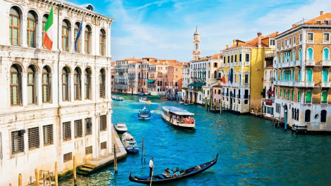 Những con tàu cánh ngầm chạy bằng điện đầu tiên trên thế giới ở thành phố Venice, Italia (13/06/2021)