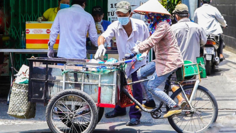 Niềm vui của những lao động đầu tiên ở tỉnh Thái Nguyên
được nhận hỗ trợ từ gói 26.000 tỷ đồng của Chính phủ (19/7/2021)