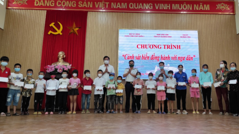 Cảnh sát biển đồng hành cùng ngư dân bị ảnh hưởng bởi dịch COVID-19 (2/7/2021)
