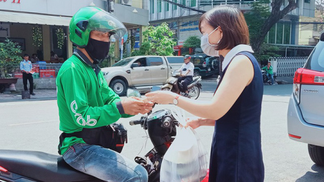 Hà Nội cấp phép cho shipper hoạt động trong đợt giãn cách (29/7/2021)